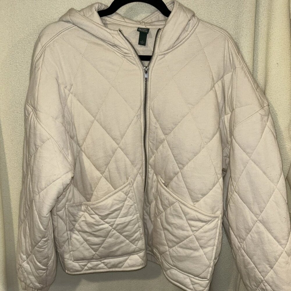 Woman’s wild fable cream color Hooded quilted cotton and polyester sz. S-M
